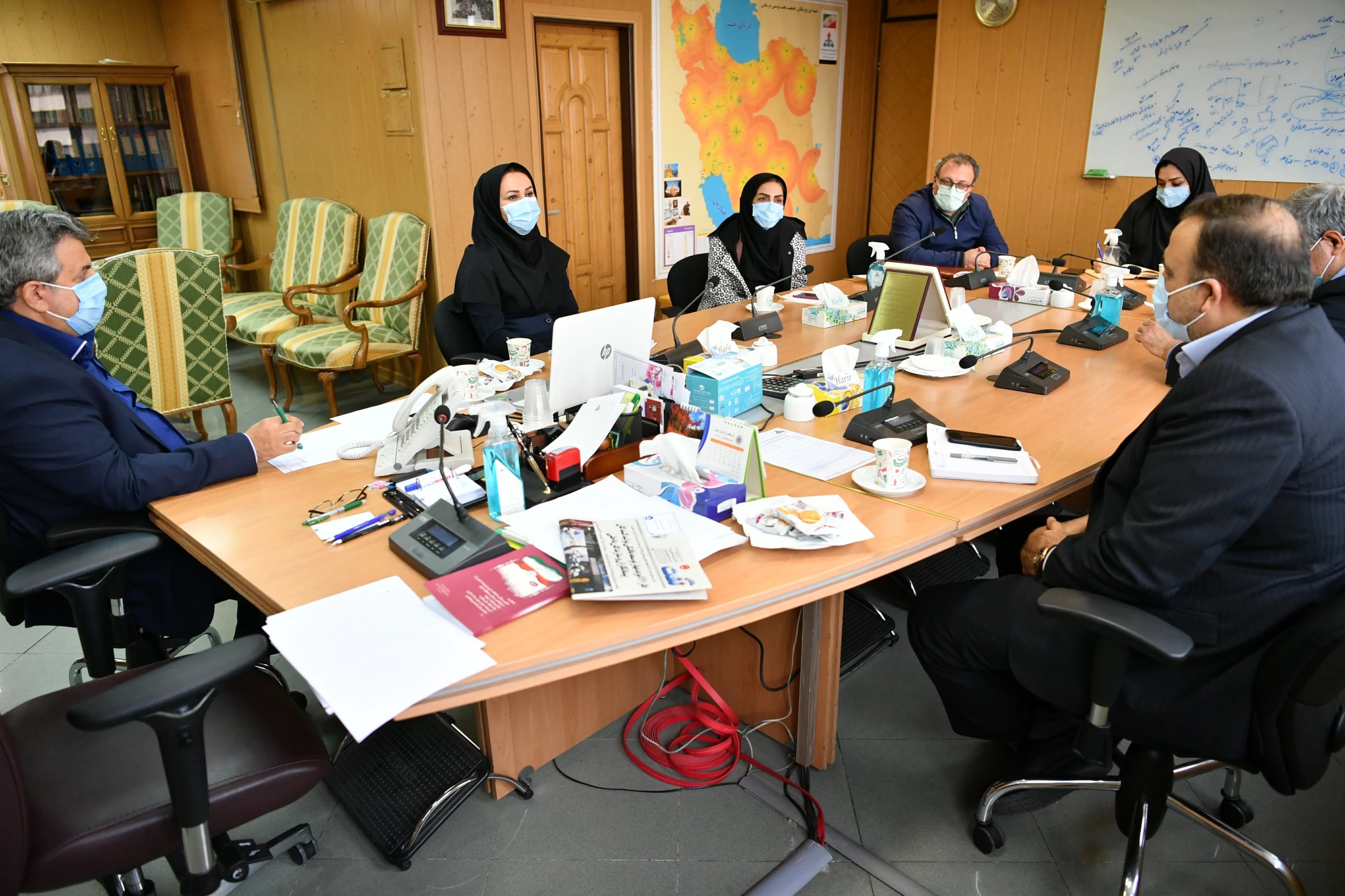 جلسه مدیرعامل با رئیس روابط عمومی شرکت ملی نفت 3