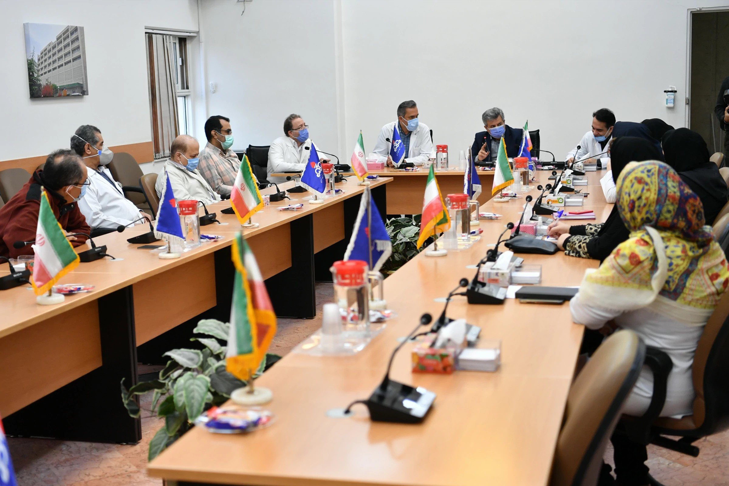 جلسه مدیرعامل با روسای بخش های بیمارستان تهران 2