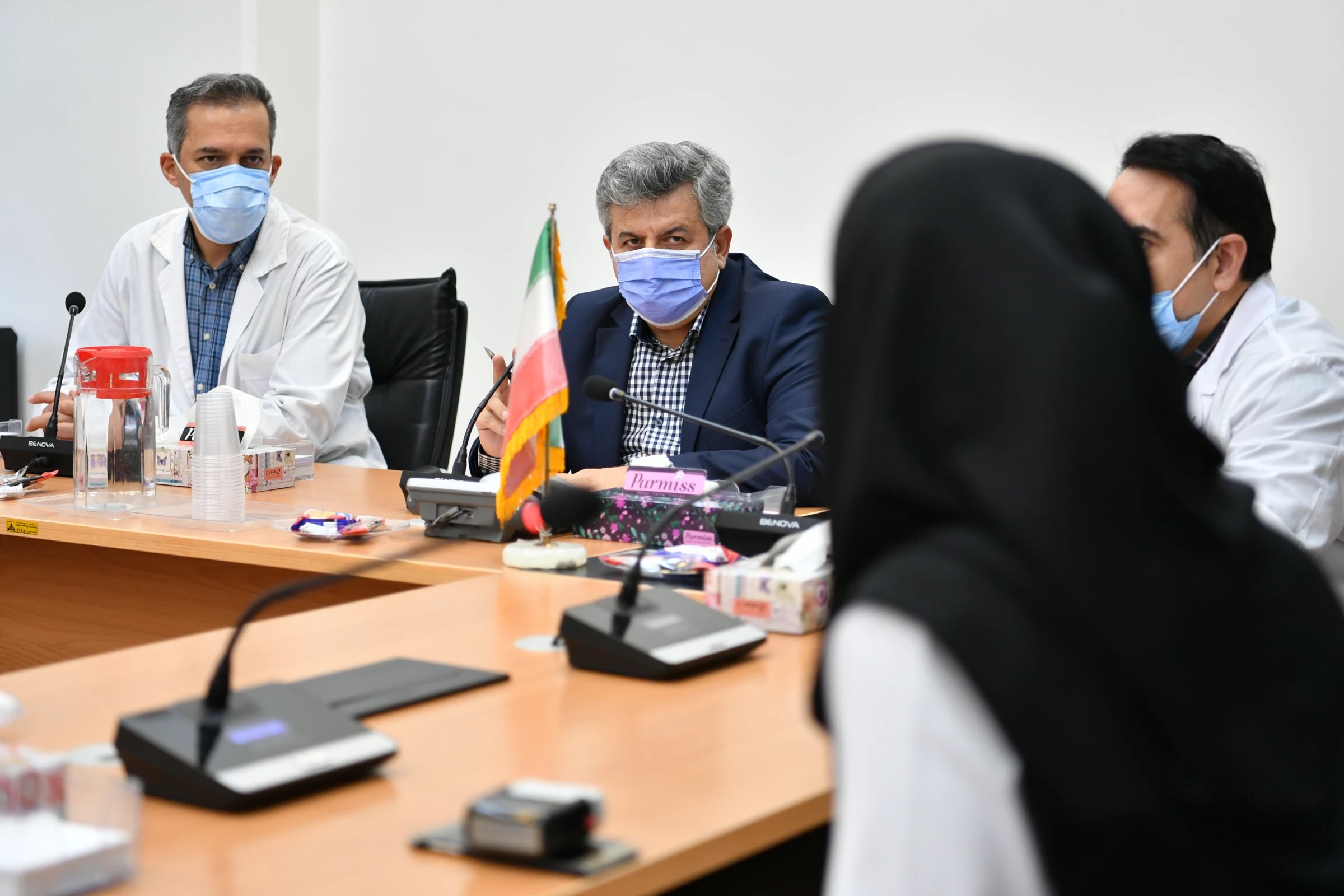 جلسه مدیرعامل با روسای بخش های بیمارستان تهران 3