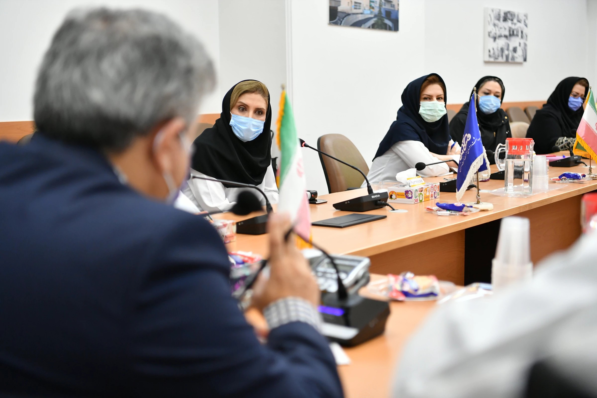 جلسه مدیرعامل با روسای بخش های بیمارستان تهران 5