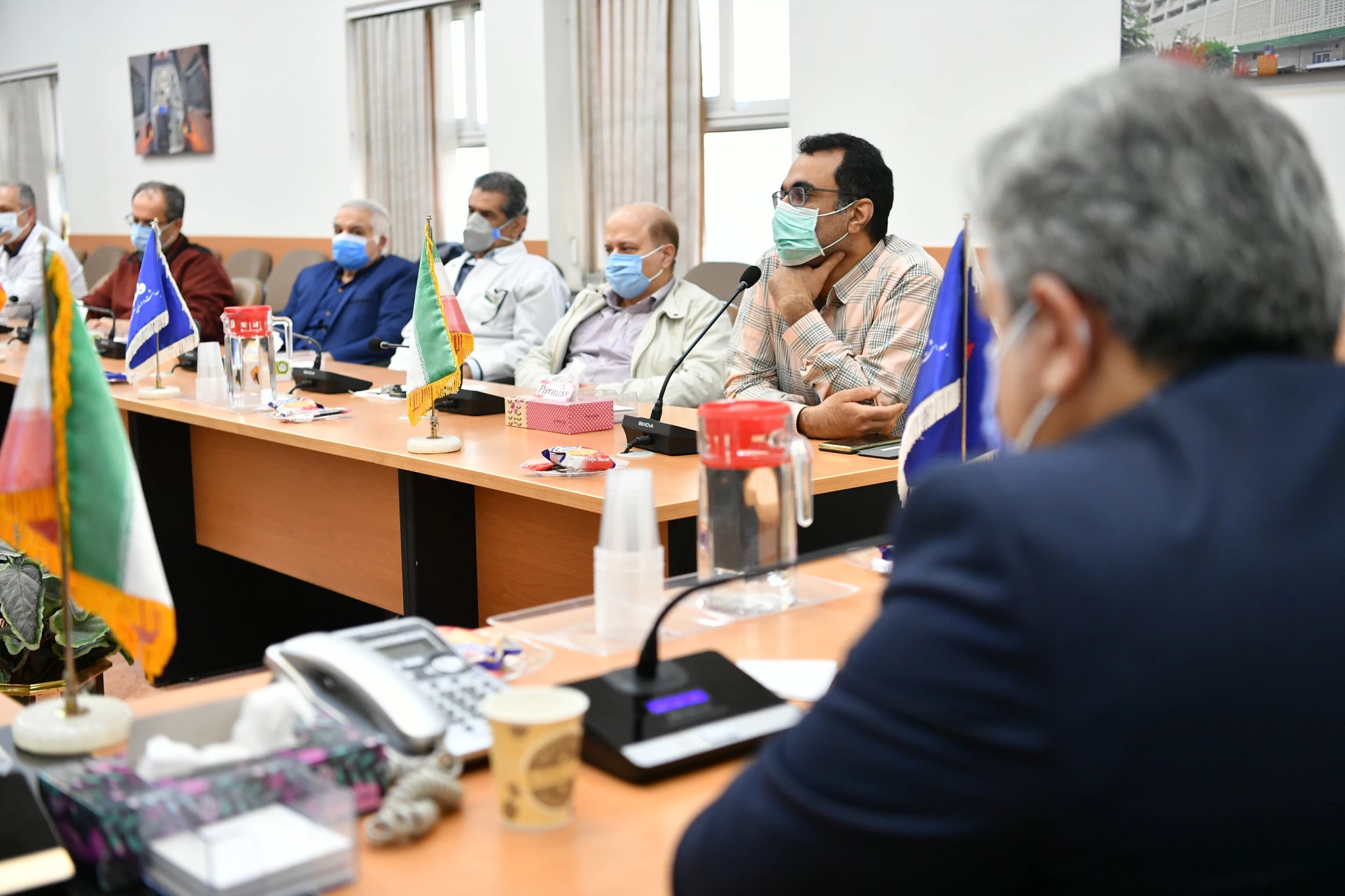 جلسه مدیرعامل با روسای بخش های بیمارستان تهران 6