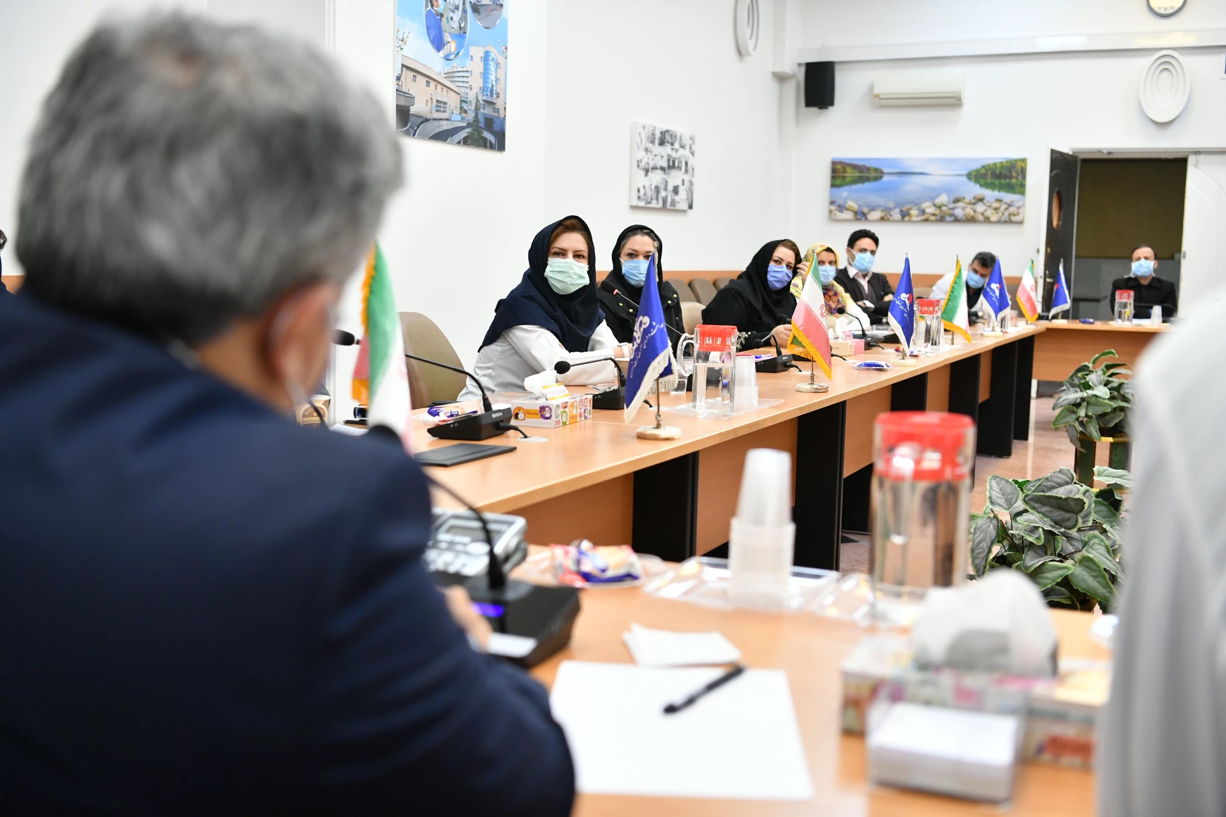 جلسه مدیرعامل با روسای بخش های بیمارستان تهران 7