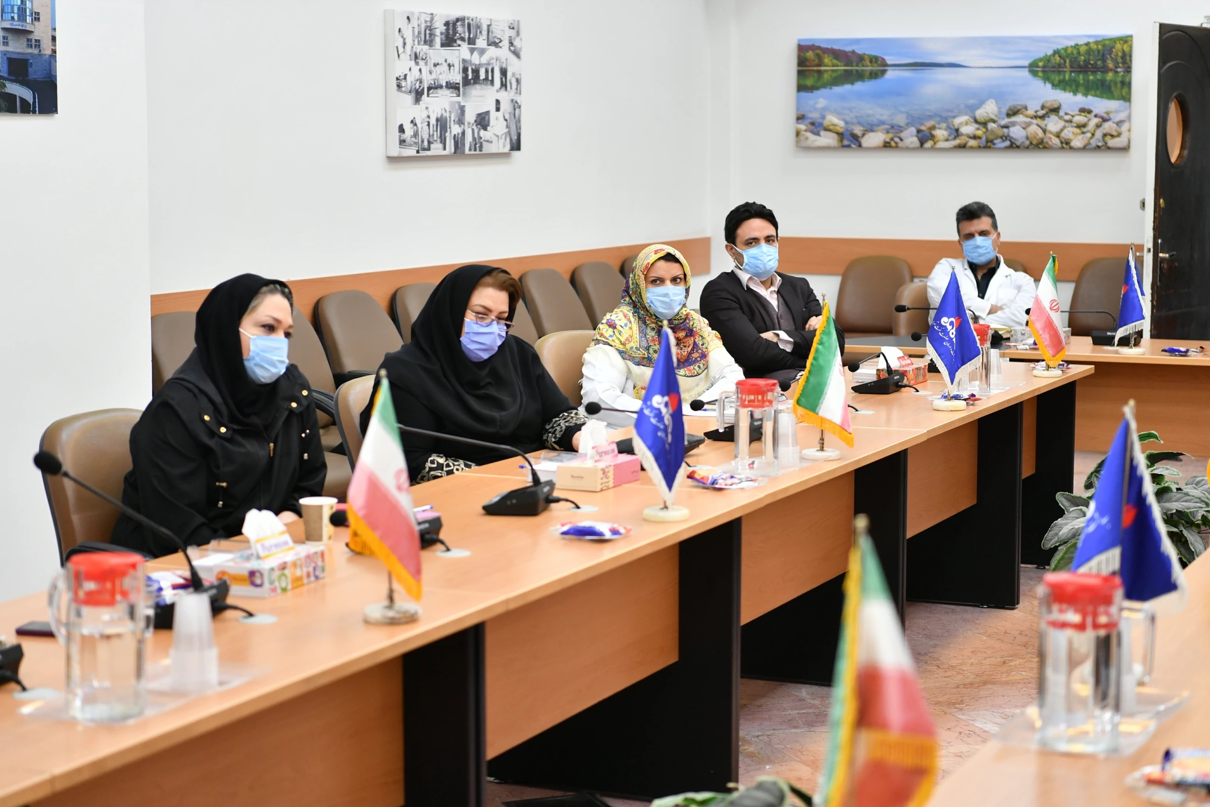 جلسه مدیرعامل با روسای بخش های بیمارستان تهران 10