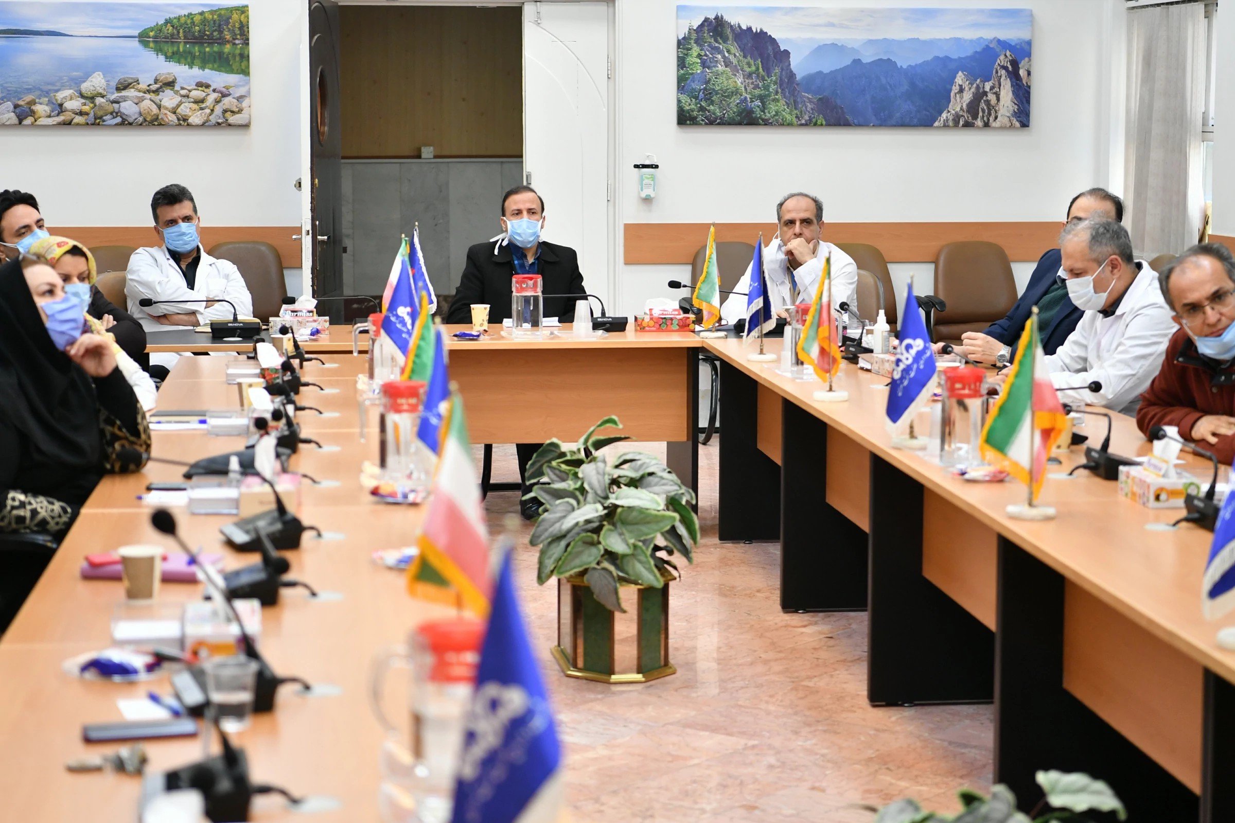 جلسه مدیرعامل با روسای بخش های بیمارستان تهران 11