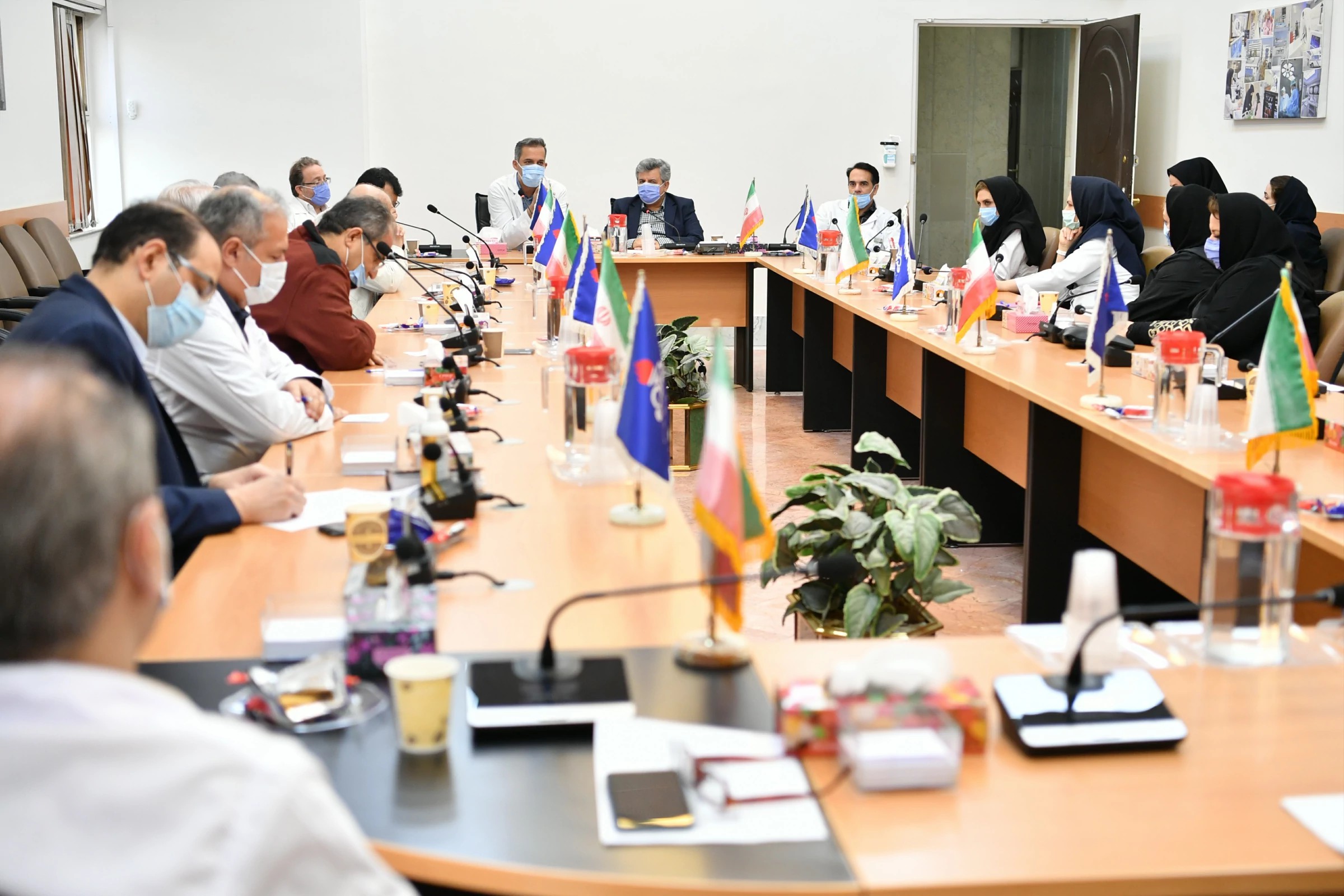 جلسه مدیرعامل با روسای بخش های بیمارستان تهران 12