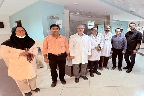 پزشک و داروساز و کارمند  42