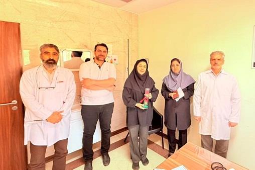 پزشک و داروساز و کارمند  37