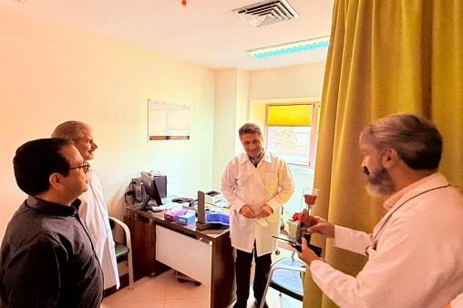 پزشک و داروساز و کارمند  36