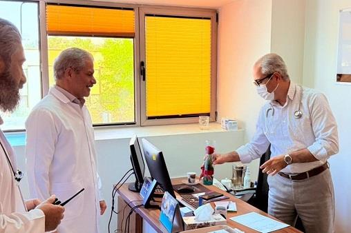 پزشک و داروساز و کارمند  35