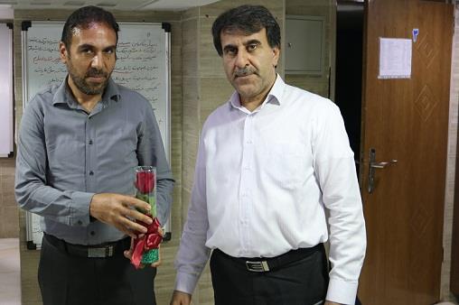 پزشک و داروساز و کارمند  30