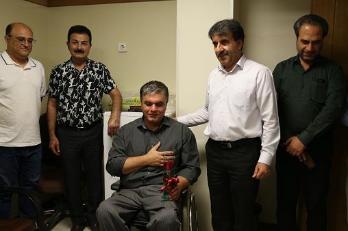 پزشک و داروساز و کارمند  21