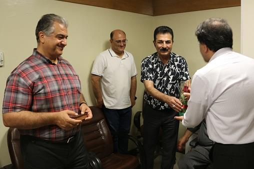 پزشک و داروساز و کارمند  20