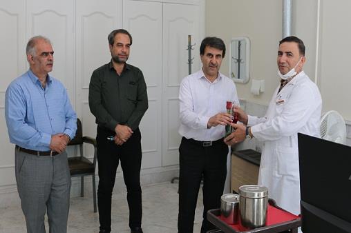 پزشک و داروساز و کارمند  17