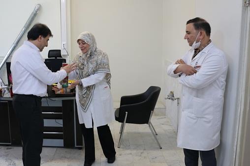 پزشک و داروساز و کارمند  16