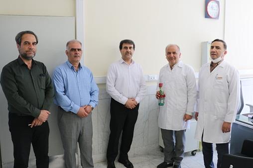 پزشک و داروساز و کارمند  15