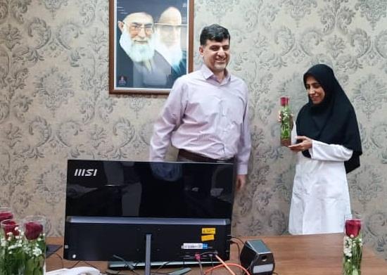 پزشک و داروساز و کارمند  11