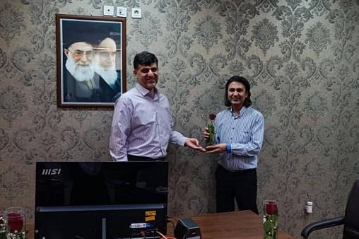 پزشک و داروساز و کارمند  8