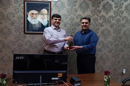 پزشک و داروساز و کارمند  7