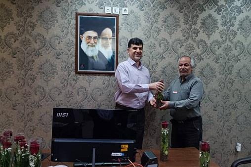 پزشک و داروساز و کارمند  6