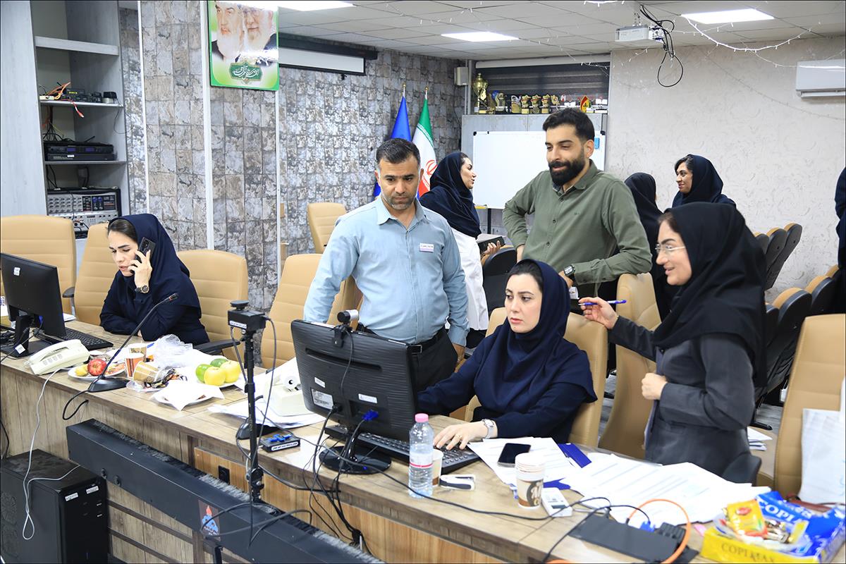 چالش های اداری کارکنان منطقه فارس با حضور رییس امور اداری سازمان بررسی شد 18