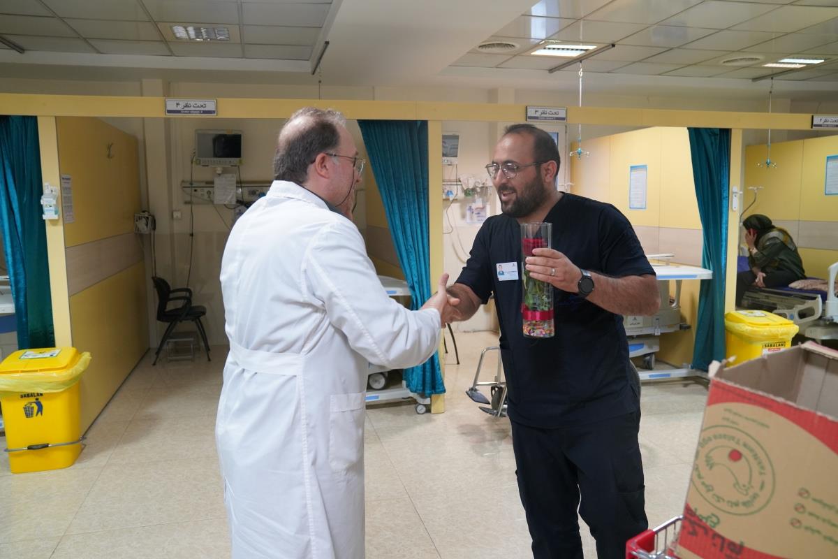 اهدای گل پرستار 1404 74