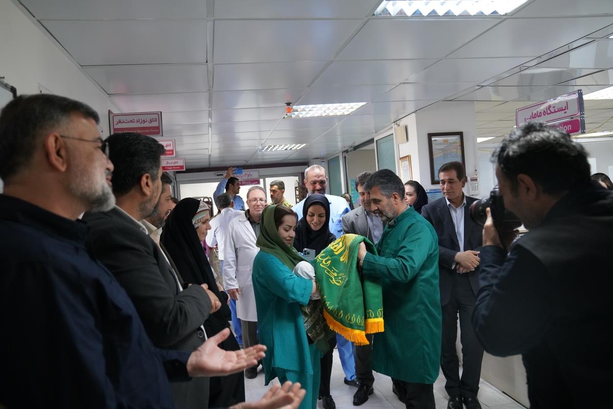 اهدای گل پرستار 1404 60