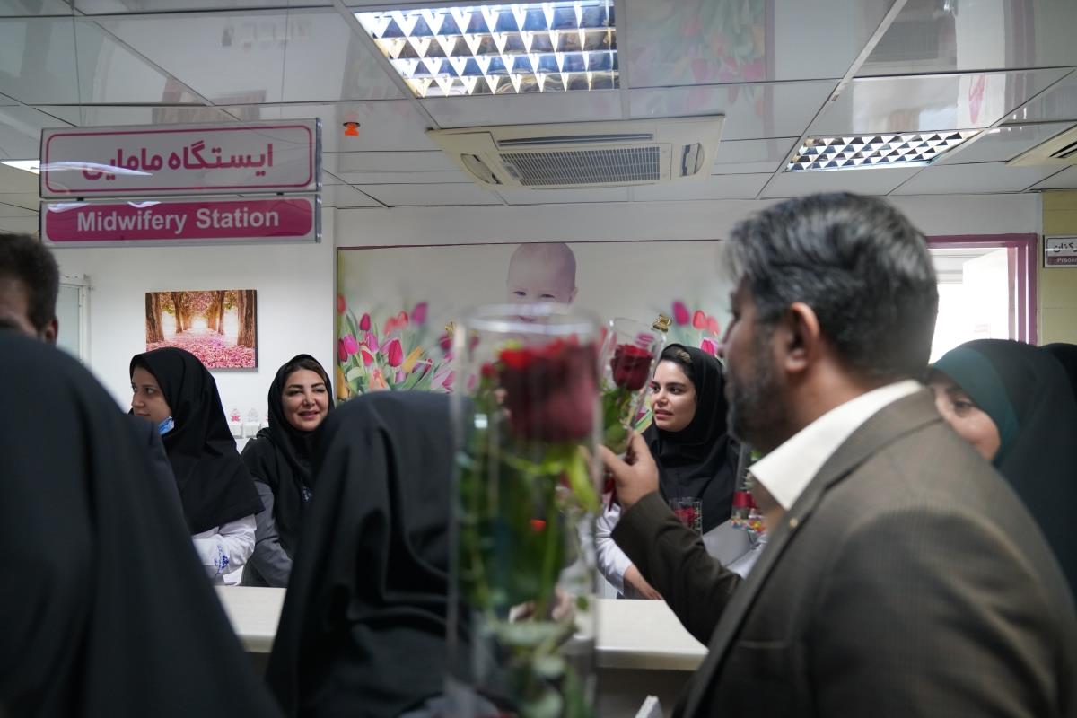 اهدای گل پرستار 1404 57