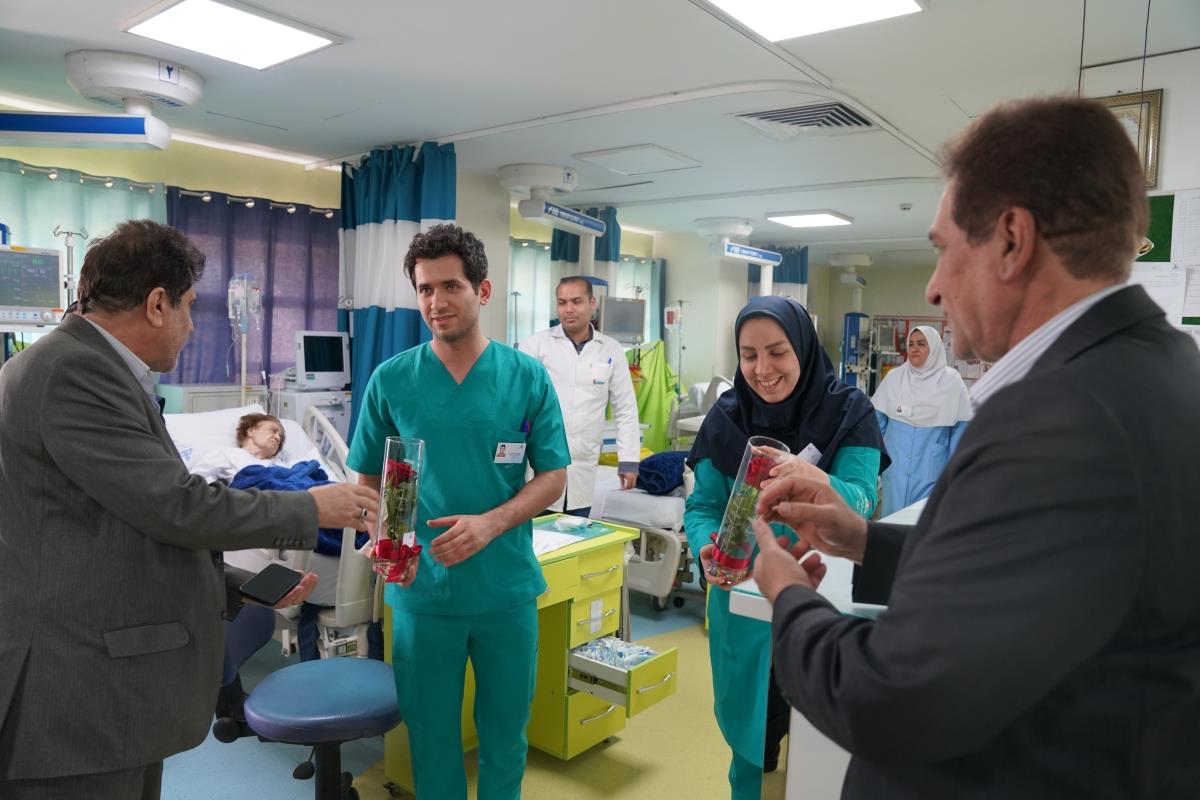 اهدای گل پرستار 1404 49