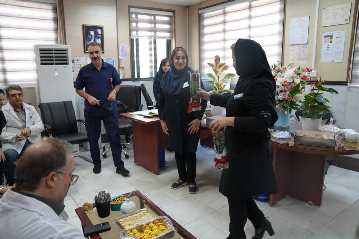 اهدای گل پرستار 1404 3