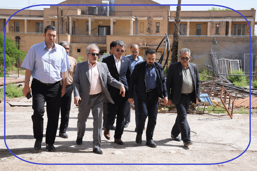 بازدید ابوحمزه و مدیرعامل پالایشگاه از پروژه بیمارستان جدید 17