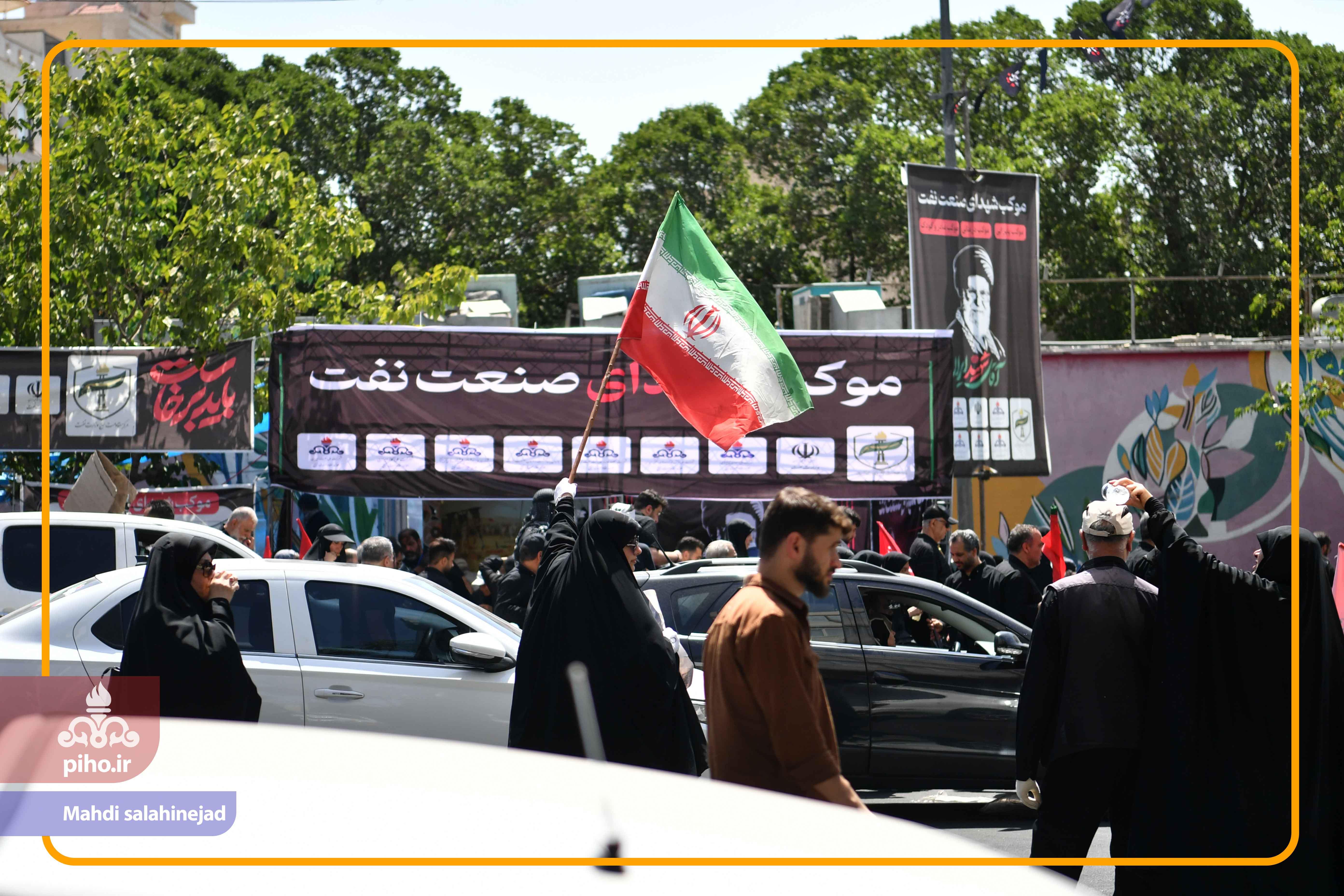 خدمات‌رسانی موکب شهدای نفت در اولین روز وداع با پیکر امام شهید 2