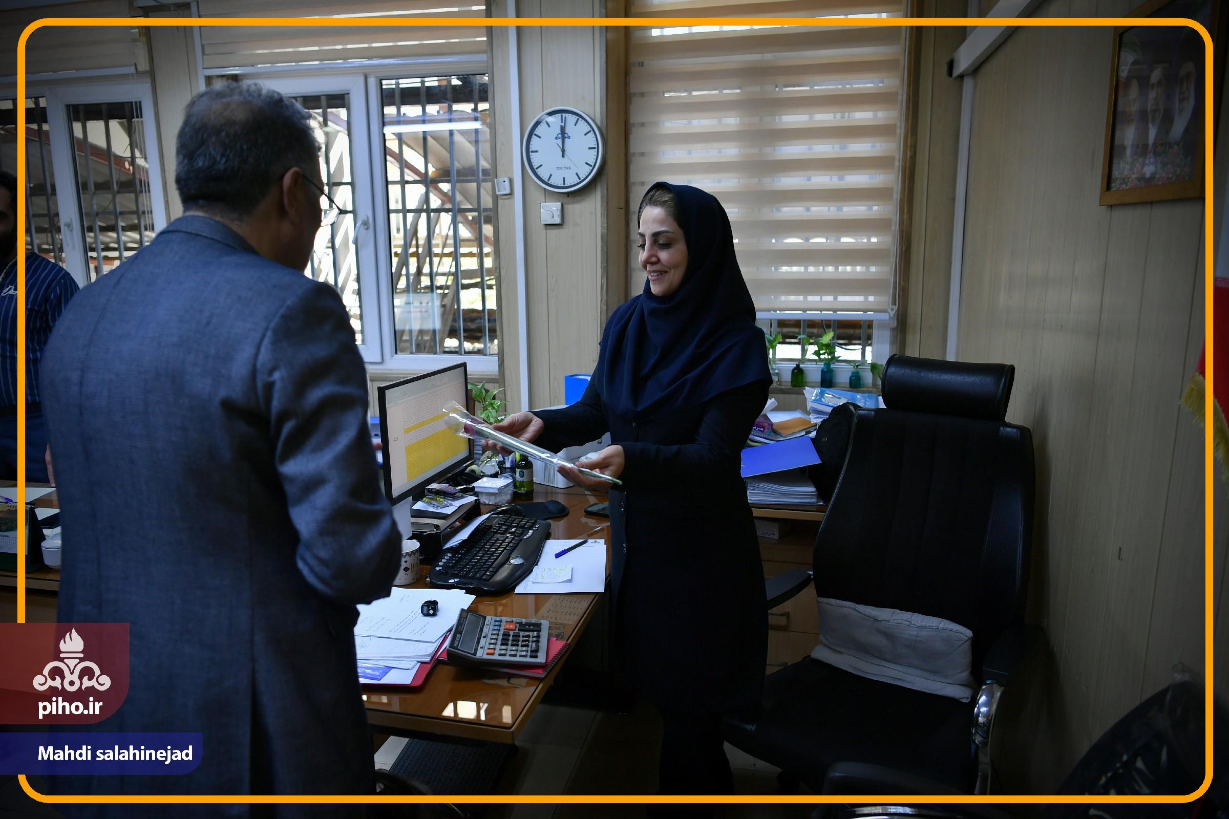 روز کارمند 54