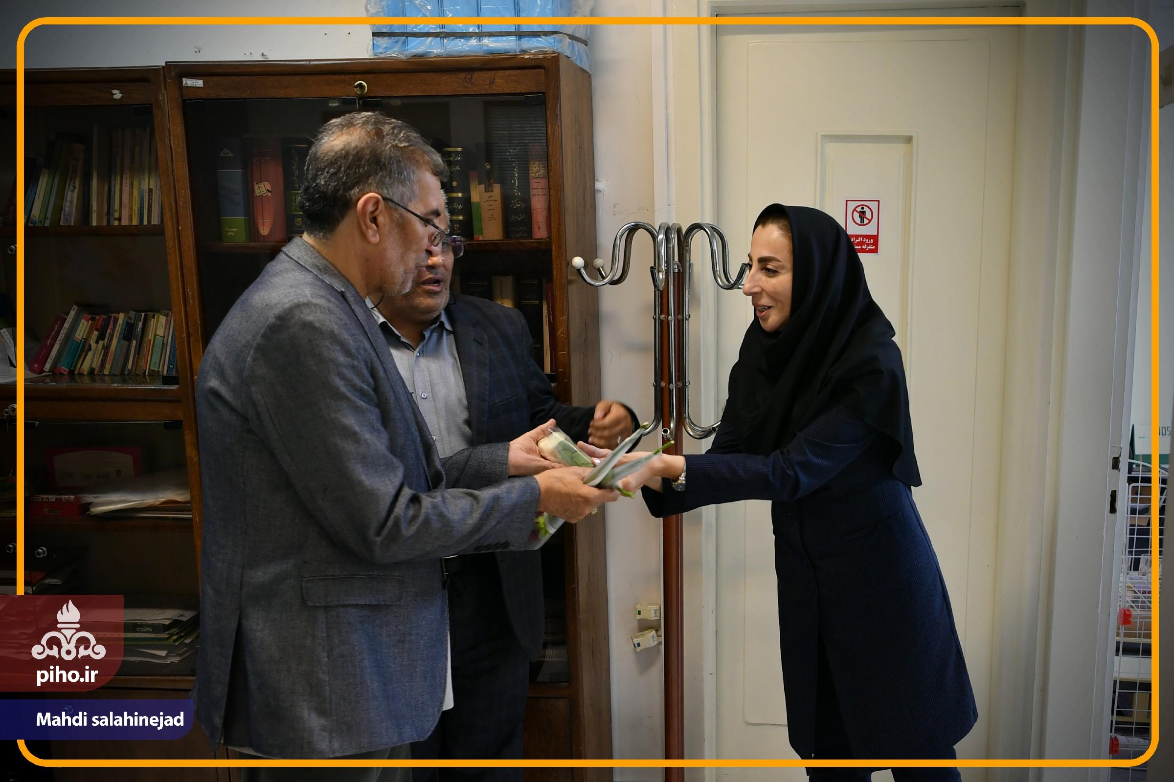 روز کارمند 33