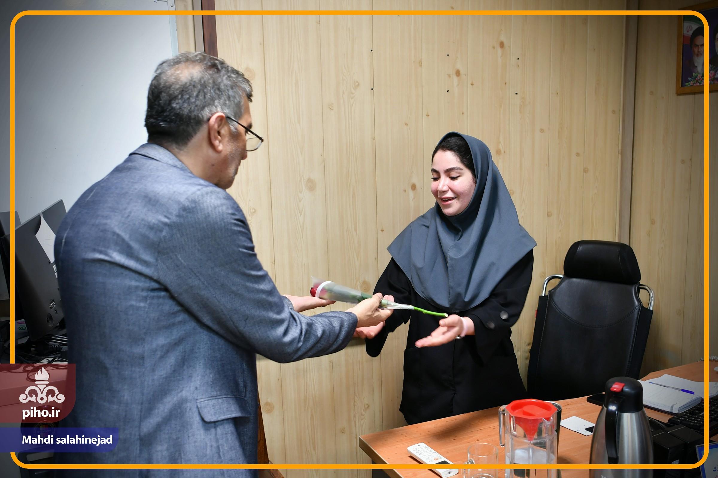 روز کارمند 25