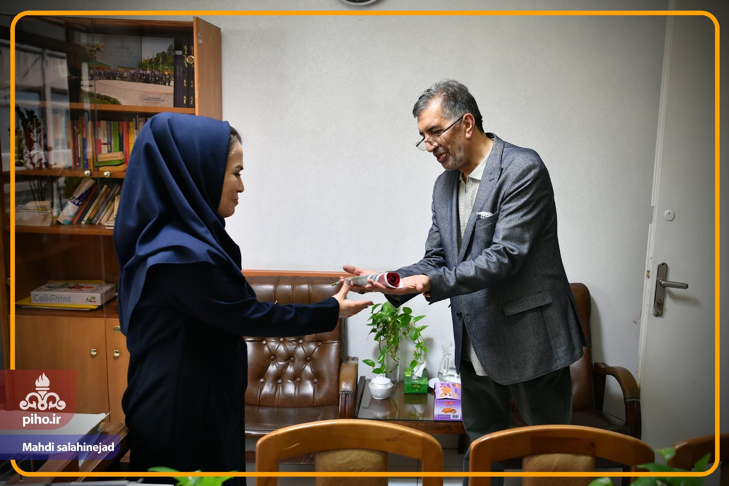 روز کارمند 19