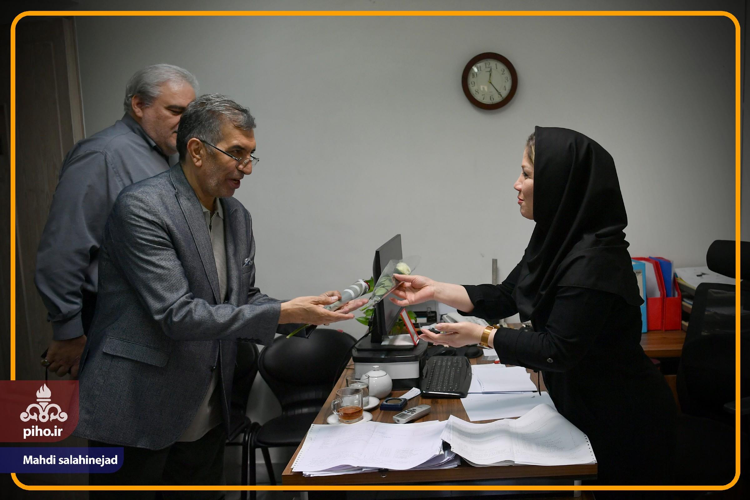 روز کارمند 15
