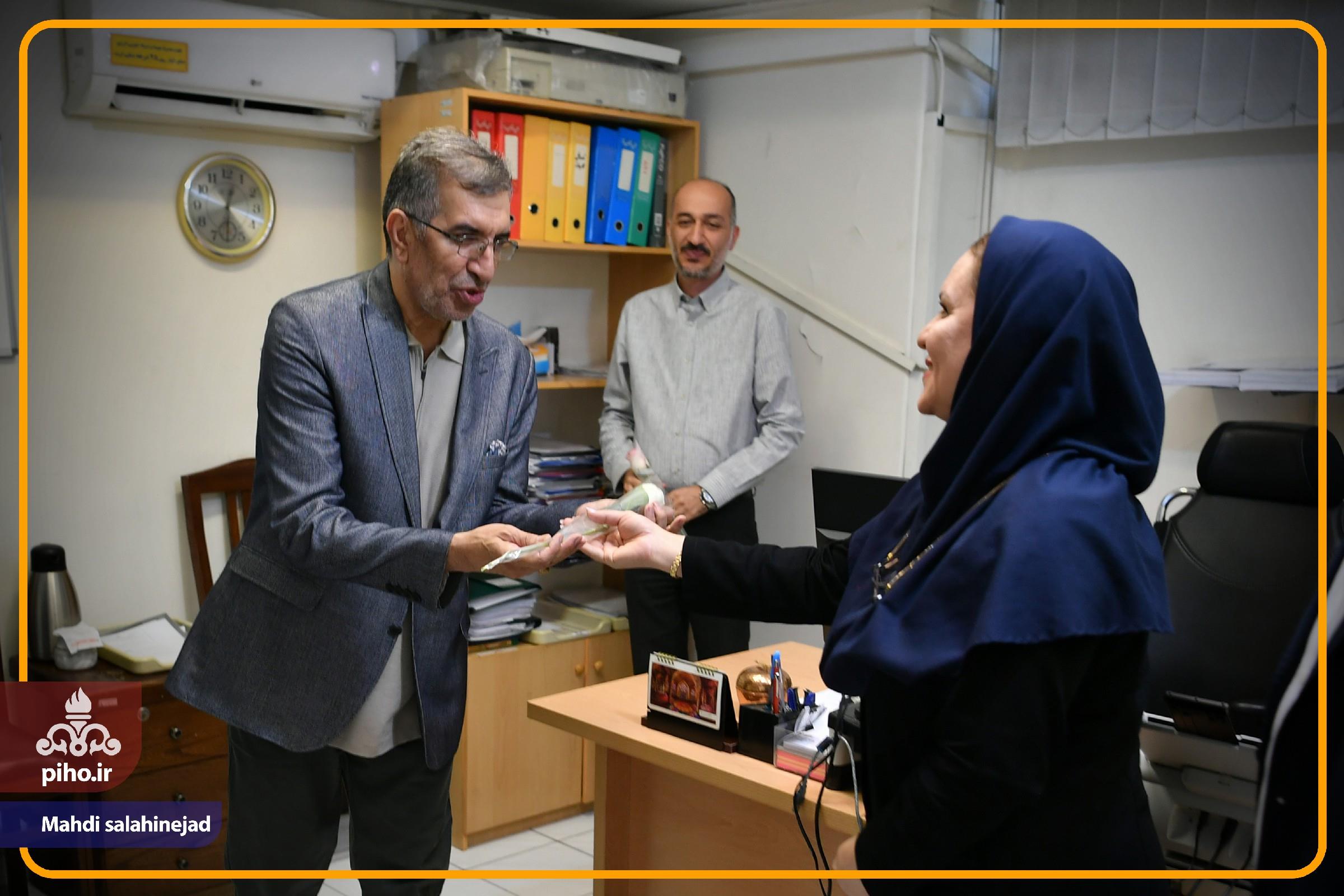 روز کارمند 7